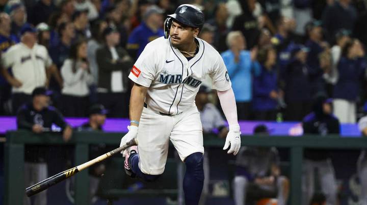 Josh Naylor signs massive contract to stay with Mariners