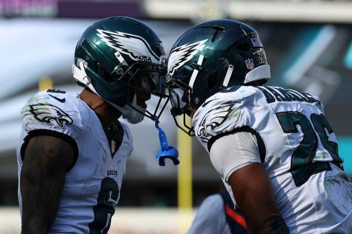 Experts release new Bears vs. Eagles Black Friday prediction following major updates to Smith and Barkley’s availability