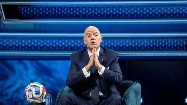 ¿Violo Gianni Infantino, otra vez, la política de neutralidad de la FIFA?