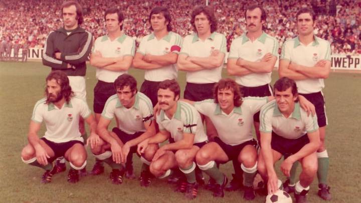 Los brazaletes negros que desafiaron al franquismo: "La gente se ha acostumbrado a unas libertades que han costado sangre"