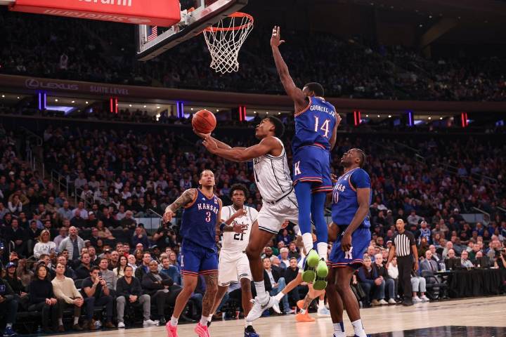 Deadspin | Top 25 roundup: No. 5 Duke downs No. 24 Kansas in New York