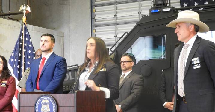 Unos 230 depredadores sexuales y criminales violentos arrestados por ICE en Florida