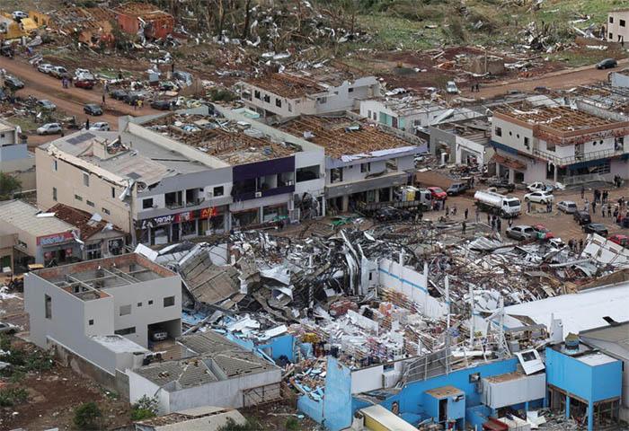 Al menos seis muertos y más de 750 heridos por un tornado en el sur de Brasil