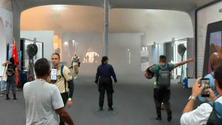 Un incendio suspende las negociaciones y obliga a evacuar la cumbre climática de Belém