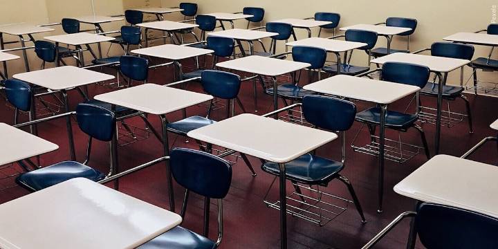 Manhunt prompts 3 schools, district office to go on lockdown