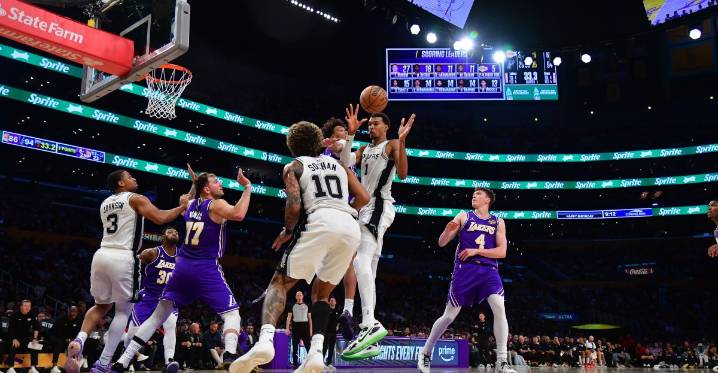 Highlights: Spurs employ balanced offensive attack against Lakers