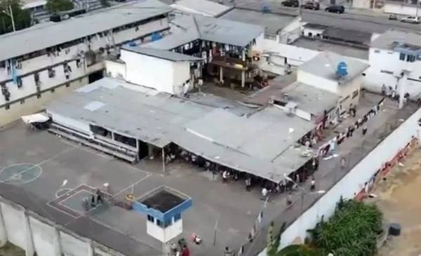 Motín en una cárcel de Ecuador: al menos 27 presos muertos