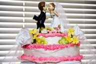 Bride's Grandma 'Lied' About Her Baking Skills, Wedding Cake Was 'So Bad'
