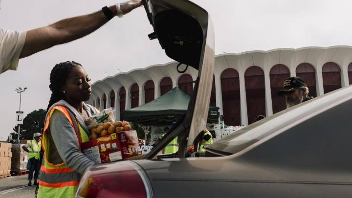 Congress ties record for longest shutdown as bipartisan talks pick up steam