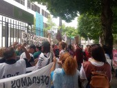 Protesta contra Kicillof por sueldos bajos. Los empleados de salud de La Matanza le llevaron al gobernador sus reclamos contra Espinoza
