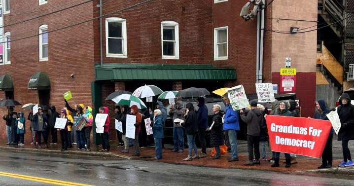 Maine's U.S. Senators called out for supporting government funding without healthcare tax credits