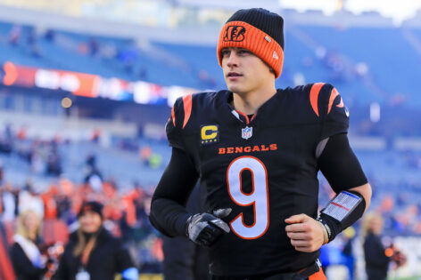 Bengals Likely to Take Massive Joe Burrow Risk Ahead of Patriots Clash, Per Insider Cincinnati Bengals might start with Joe Burrow at center against the Patriots in Week 12 as team prepares to turnaro
