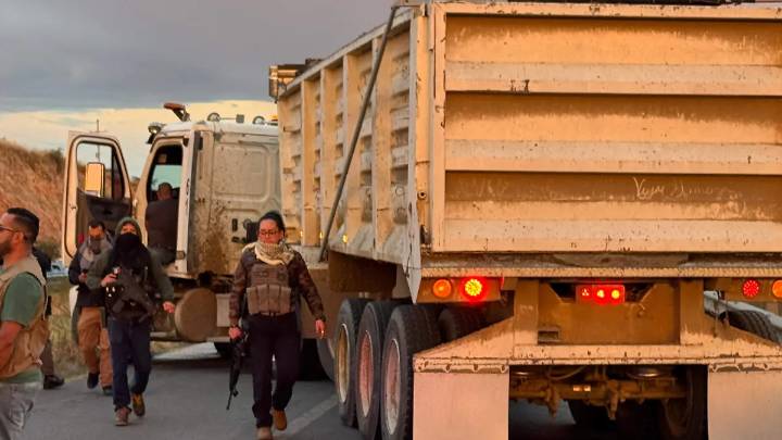 Reabren la Parral-Jiménez tras bloqueo armado que paralizó la región por dos horas