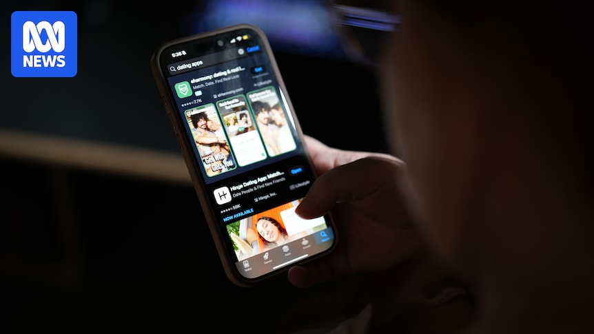 Perth man charged with sending sexualised messages to '14-year-old boy' then meeting at shopping centre