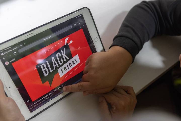 Se acerca el Black Friday y abren más de 1.500 puestos de trabajo en Chile: revisa dónde y cómo postular