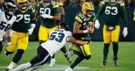 Smith's TD catch helps Eagles beat Packers 10