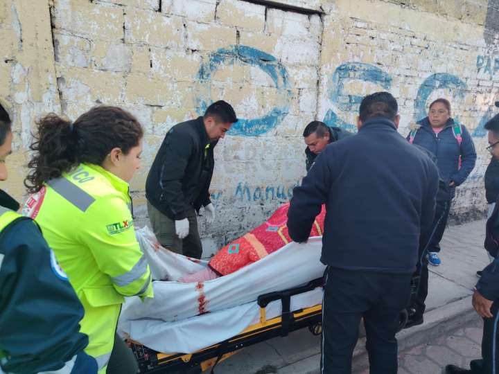 Policías auxilian en parto y reciben a un pequeño varón, en Chiautempan