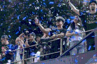 Los Dodgers desatan la euforia masiva en Los Ángeles por su triunfo en la Serie Mundial (+Fotos)