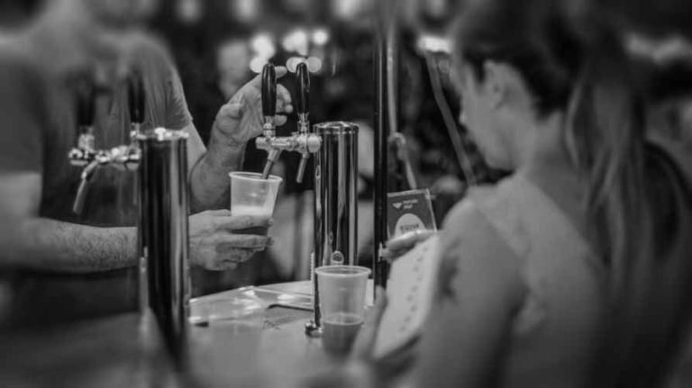 Carpintería se prepara con todo para la Fiesta de la Cerveza Artesanal 2025