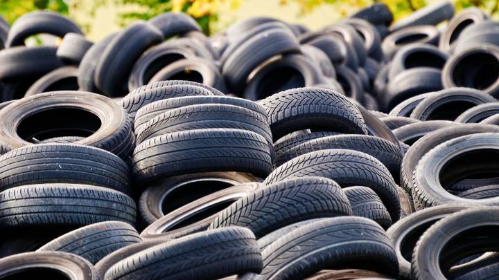 ¿Qué significa?: te explico por qué las llantas del auto son de color negro