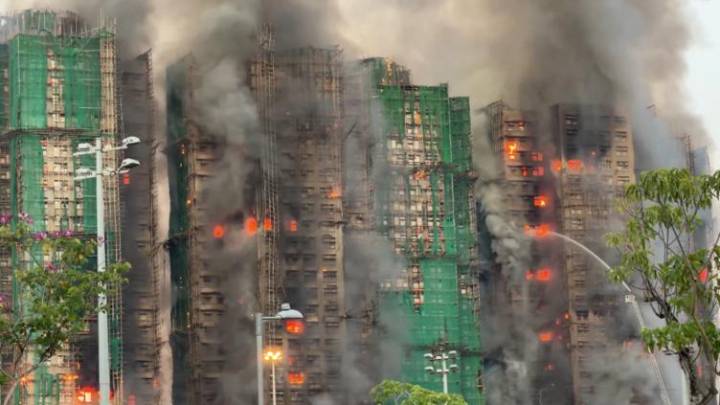 Al menos 13 muertos durante gran incendio en Hong Kong 🎦