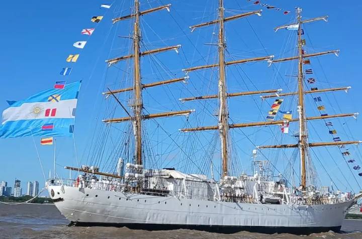 La Fragata Libertad completó su 53° viaje y desató la emoción en Buenos Aires