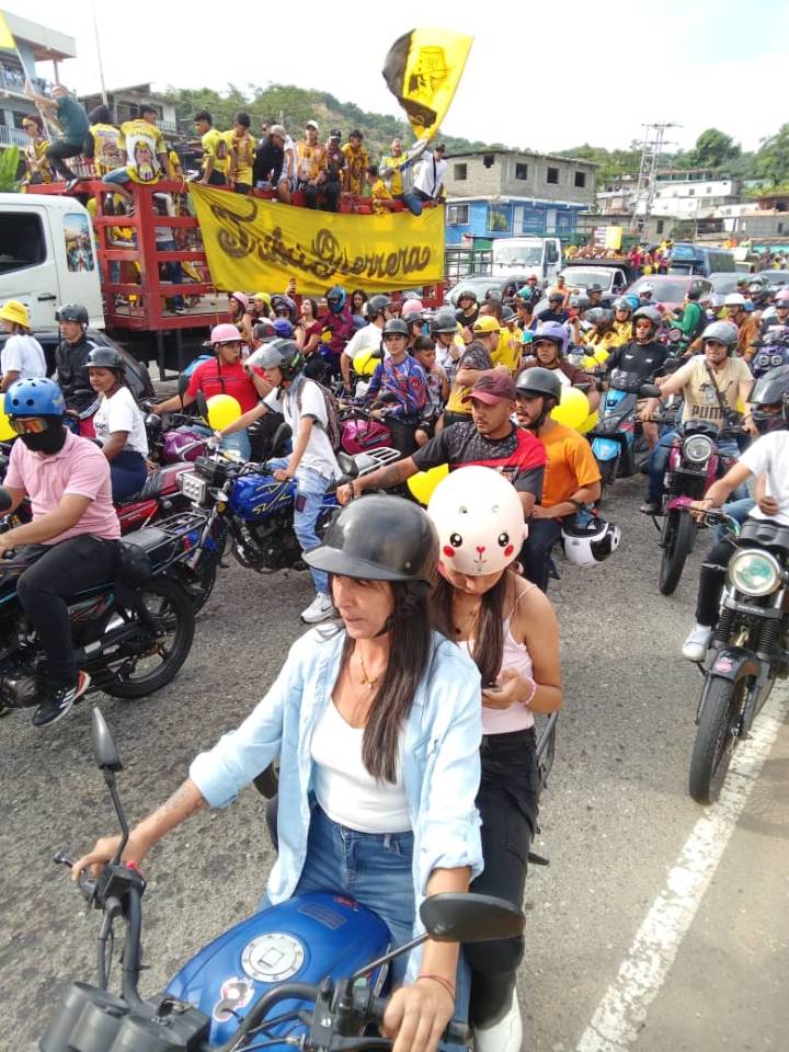 Valera y el Trujillanos FC vibraron en «Gran caravana de la victoria»