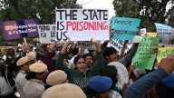Hundreds protest against air pollution in New Delhi