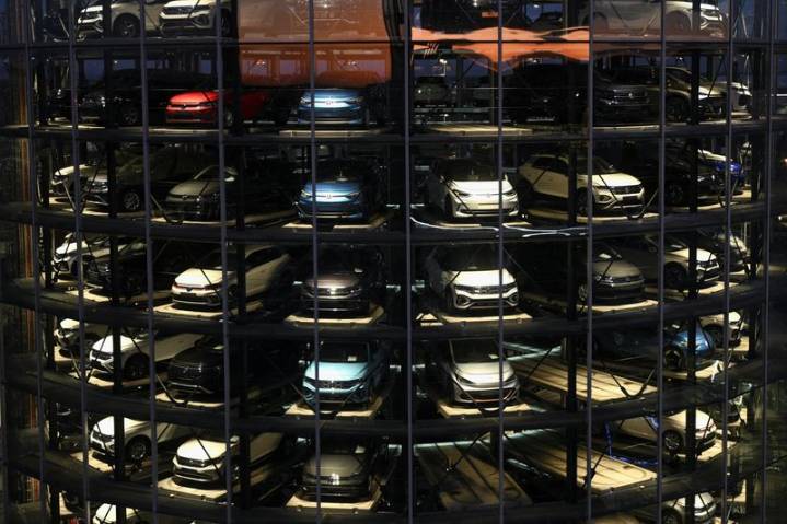 Explainer-European carmakers hope for reprieve on 2035 combustion engine ban