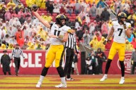 No. 17 Southern California scores final 19 points, keeps CFP hopes alive with 26