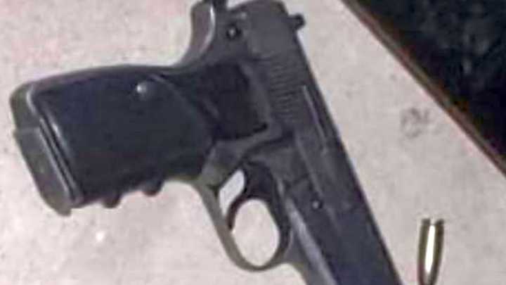 Un joven armado fue interceptado en el barrio Isidro Quiroga