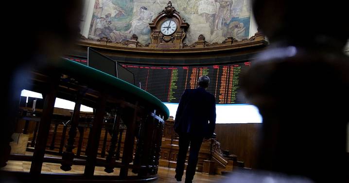 Bolsa de Santiago cierra en nuevo récord y se encamina a tener su mejor año desde 1993