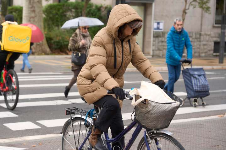 El frío polar se instala en Europa y anticipa nevadas en París y el norte de España