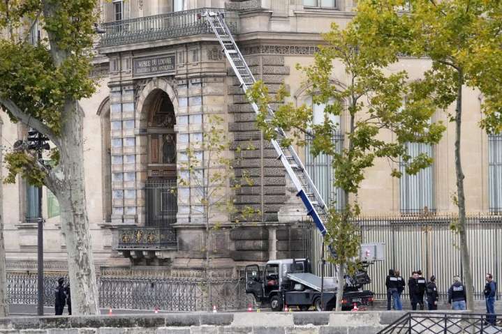 Paris prosecutor says arrested man is thought to be 4th member of Louvre heist gang