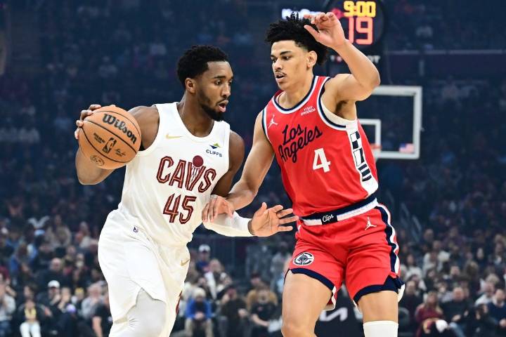 Deadspin | Donovan Mitchell's big game fuels Cavaliers past Clippers