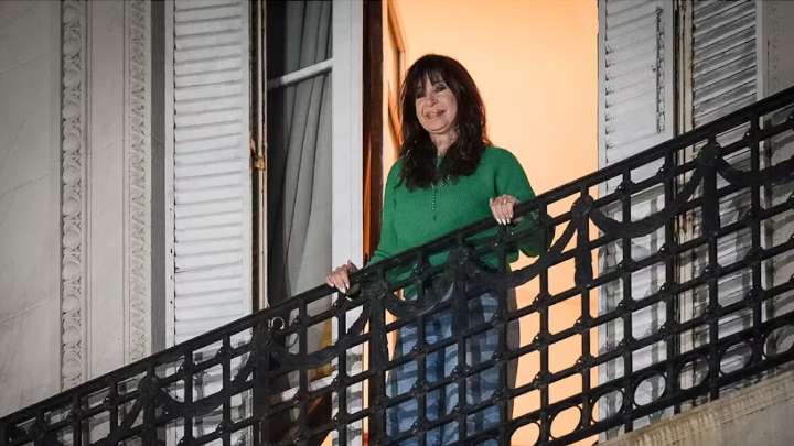Justicia argentina restringe visitas a Cristina Fernández en prisión domiciliaria