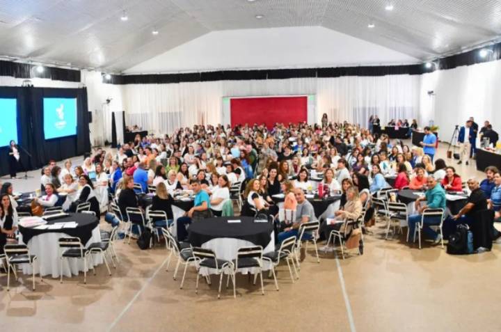 Más de mil docentes y directivos capacitados en nuevas estrategias
