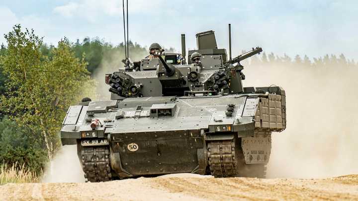 El Ejército británico paraliza los vehículos de combate Ajax tras enfermar varios soldados después de pasar 10 horas dentro