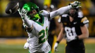 No. 7 Oregon hosts rested Minnesota on Friday night