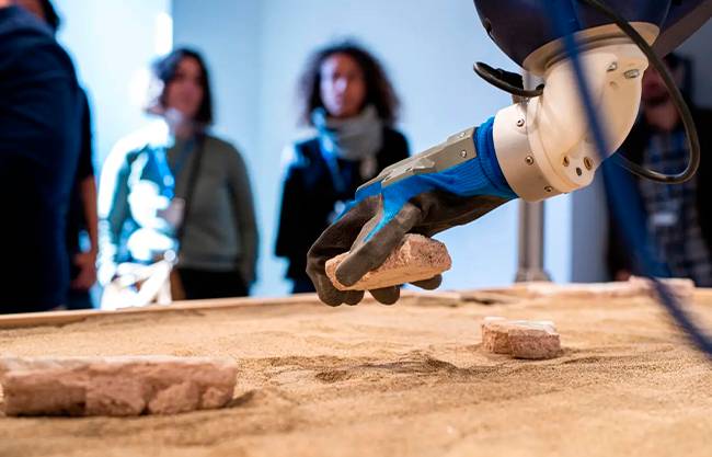 Un robot guiado por inteligencia artificial ayuda a reconstruir frescos de Pompeya