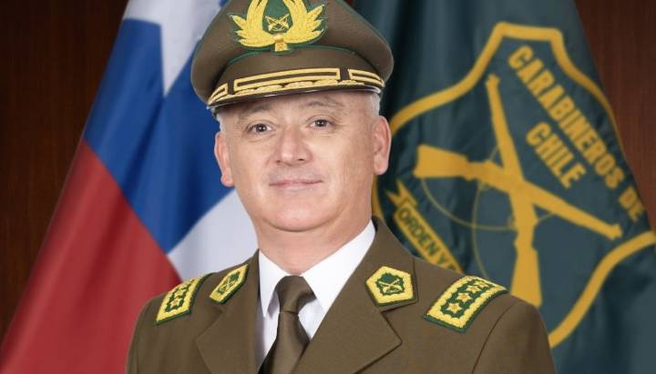 Columna del General Director de Carabineros: "Teniente Merino, héroe de Chile y ejemplo eterno de entrega, sacrificio y amor a la patria"