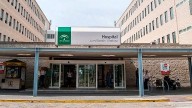 La Junta afirma que el Hospital Juan Ramón Jiménez ha pasado de 2.659 profesionales en 2018 a 3.276 en 2025