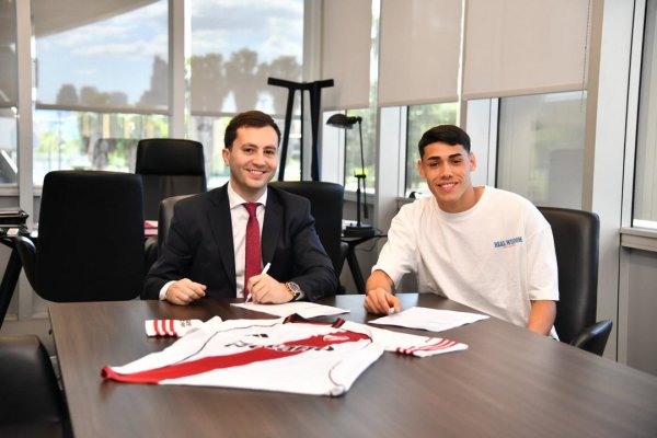 Santiago Lencina renovó su contrato con River Plate hasta 2028 y fue blindado con una cláusula multimillonaria