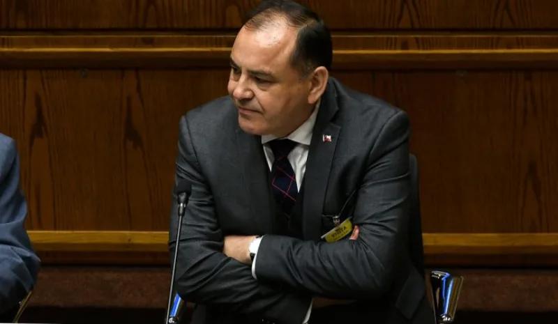 Exmagistrado Antonio Ulloa deberá devolver departamento y auto judicial tras ser destituido por el Senado