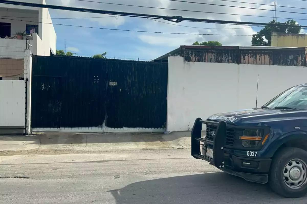 Sujetos armados amagan a empleados de una hojalatería y se roban más de 250 mil pesos en Cancún