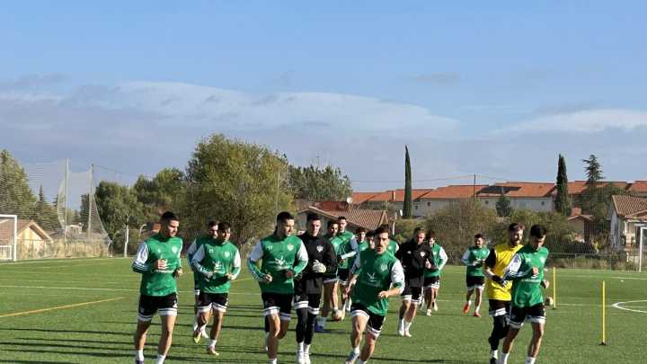 Julio Cobos diseña el plan para frenar al Real Madrid Castilla y sus 'perlas' de Primera