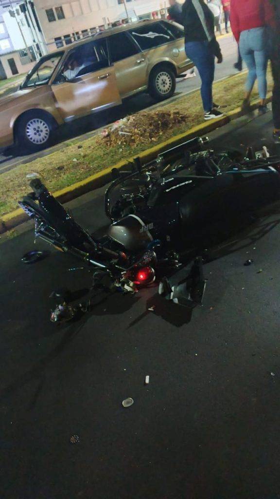 Tres heridos de gravedad en choque entre motos