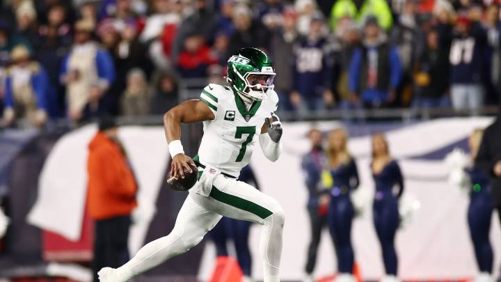 Justin Fields puts Jets up 7-0, Milton Williams questionable to return