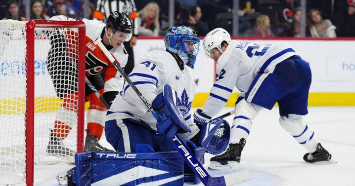 Matthews, Tavares lead Maple Leafs past Flyers 5-2; Tanev stretchered off after collision