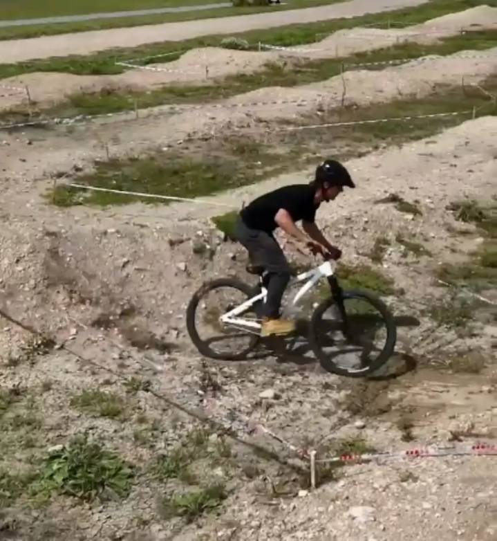 PumpTrack de Lobería avanza con nuevos desarrollos en el Camino de Sirga